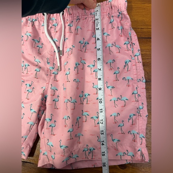 Franks men’s pink flamingo swim trunk style shorts. Size small. - Picture 4 of 6